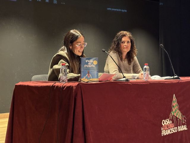 Adoración Pe&ntilde;as presenta la novela 'Punto de partida'