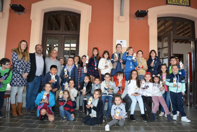 Los escolares aguileños participan en el concurso Mi tren y yo de la Asociación El Labradorcico