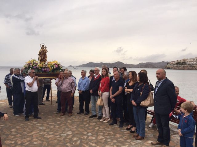 La bendición de la nueva imagen de la Virgen del Carmen, acto central de las fiestas de la Cruz de Mayo