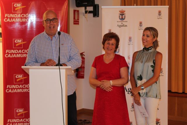 El aula de CajaMurcia acoge la exposición de Isabel Paredes