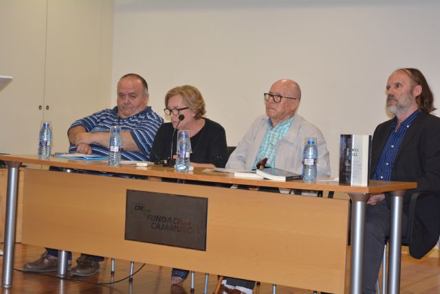 El nonagenario Manuel Robles presenta el libro Semana de día