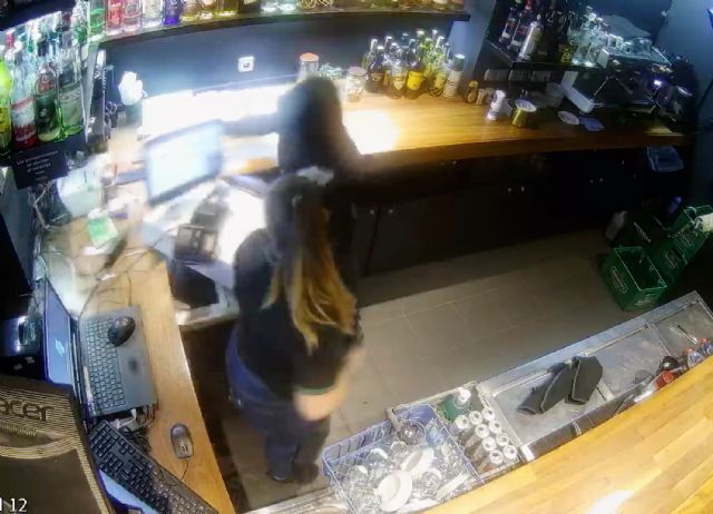 La Guardia Civil detiene a dos hombres por el atraco a un salón de juegos en Águilas