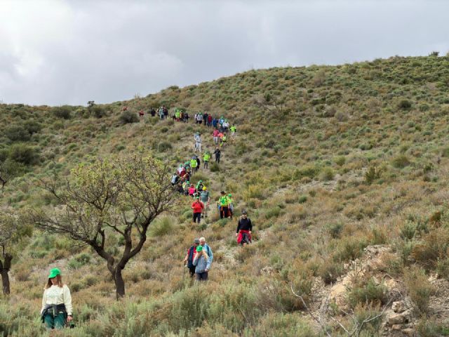Arrancan las Fiestas del Agricultor con la tradicional ruta senderista por la Cuesta de Gos