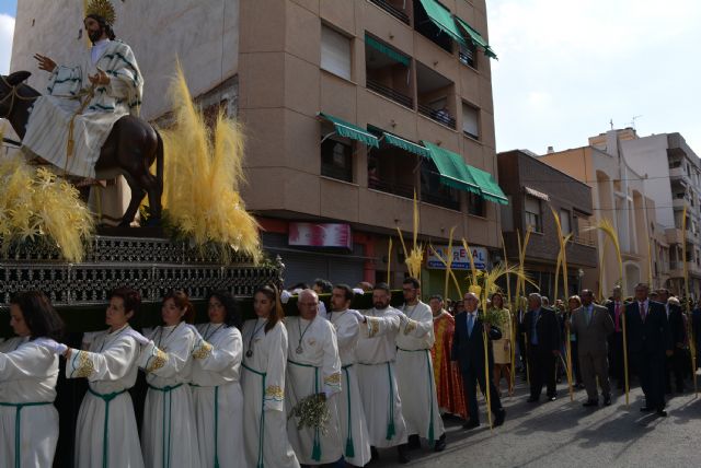 La procesión de las Palmas recorre las calles de Águilas