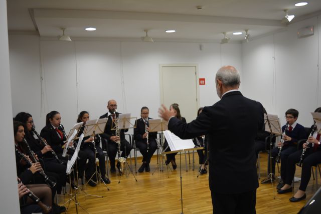 Salvador Robles presenta en Águilas la novela Aurora en la oscuridad