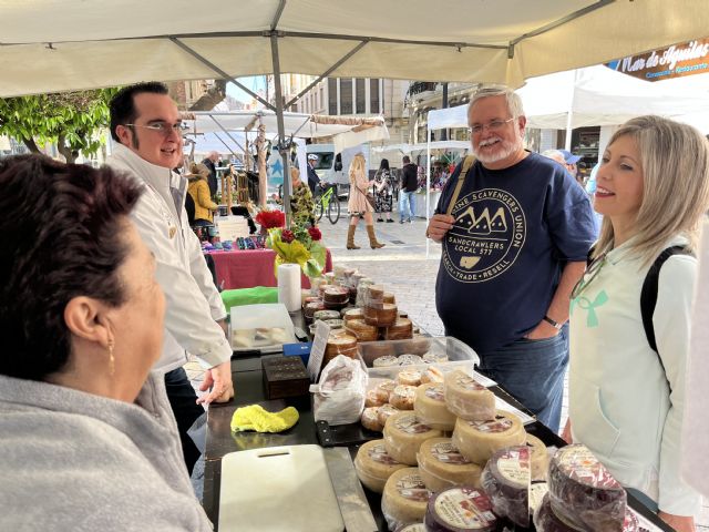 Águilas acoge una nueva edición del mercadillo tradicional