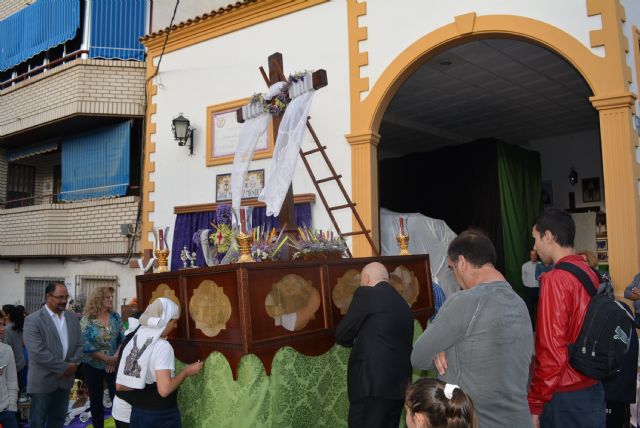 Los costaleros infantiles protagonizan la salida del Paso Chico