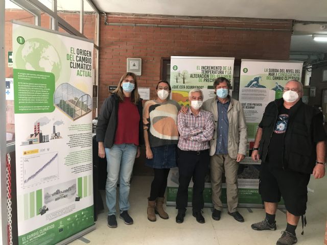 El IES Carlos III acoge una exposición, enmarcada en el proyecto Life Adaptate, sobre el cambio climático