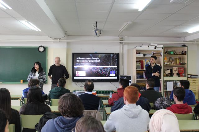 El IES Alfonso Escámez participa en un taller Wikidata enmarcado en las actividades de la sede permanente de la UMU en Águilas
