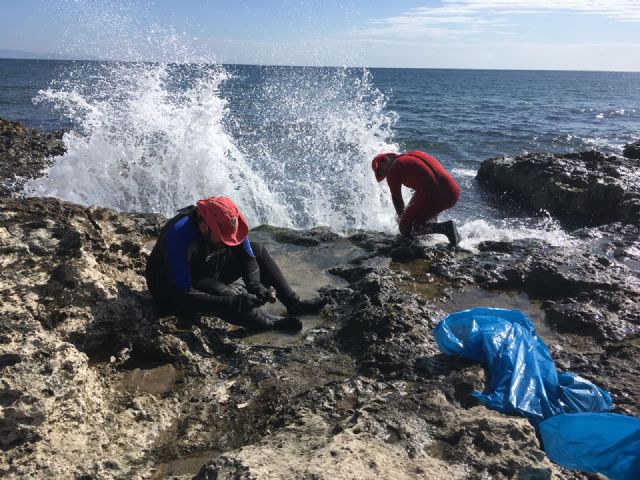 Las playas cercanas a la Torre de Cope pesan 250 kilos menos