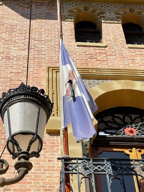 Bandera a media asta por el 11M