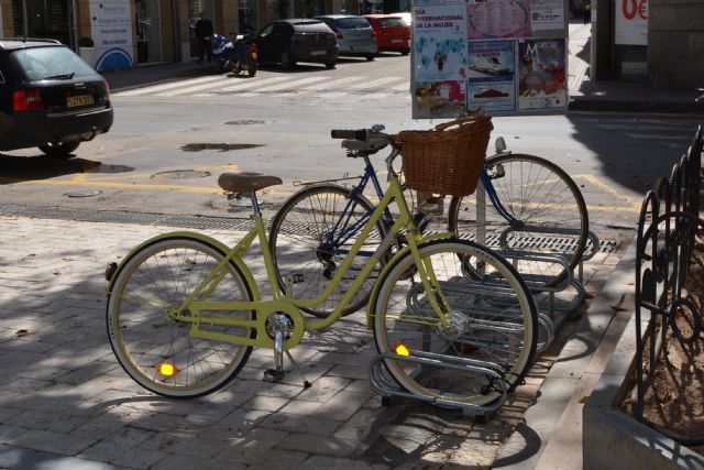 Águilas duplica el número de aparcamientos para bicis en el último año