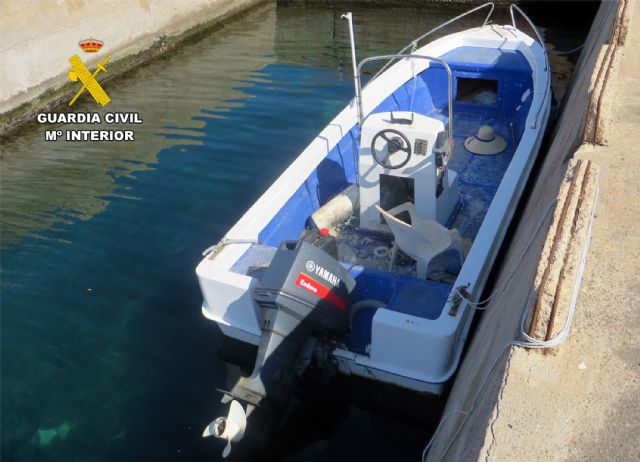 La Guardia Civil sorprende a dos pescadores furtivos en Águilas