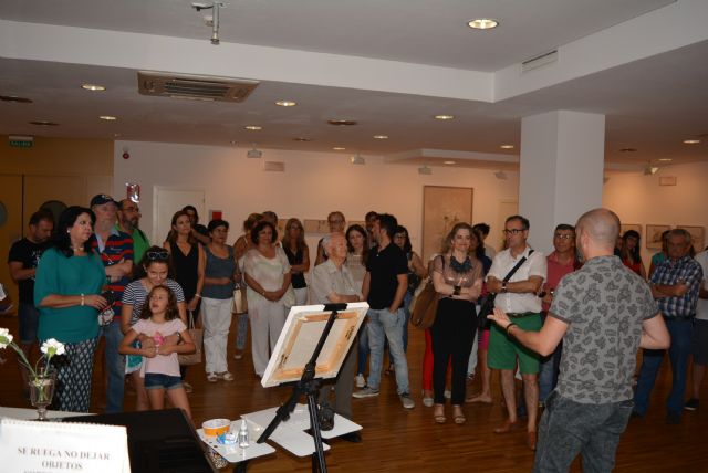 Nono García  muestra su trabajo en vivo en el aula de cultura de Cajamurcia