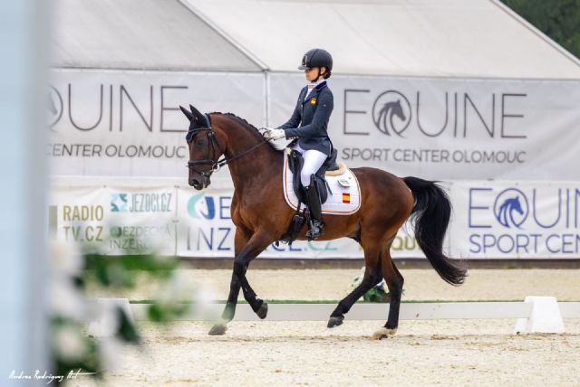Sara García Haro lleva el nombre de Águilas al Campeonato Europeo de Doma Clásica