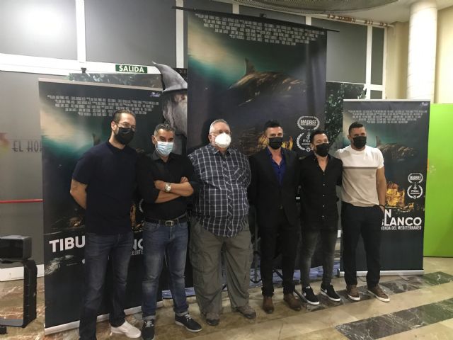 Multicines El Hornillo acoge la presentación del documental 'Tiburón blanco. Leyenda del Mediterráneo'