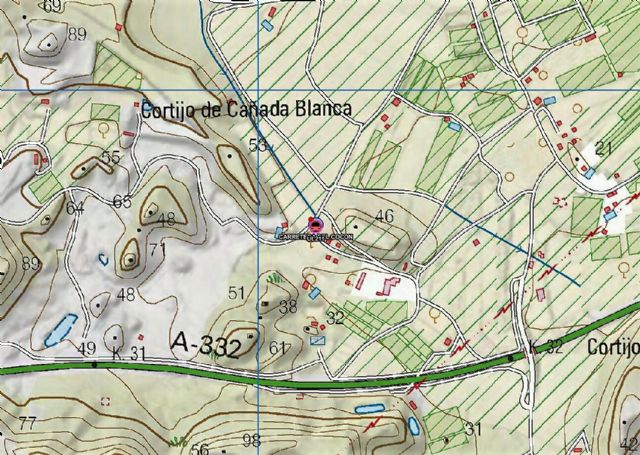 Trasladan al hospital al conductor de un camión tras el vuelco de su vehículo en la carretera del Cocón en Aguilas