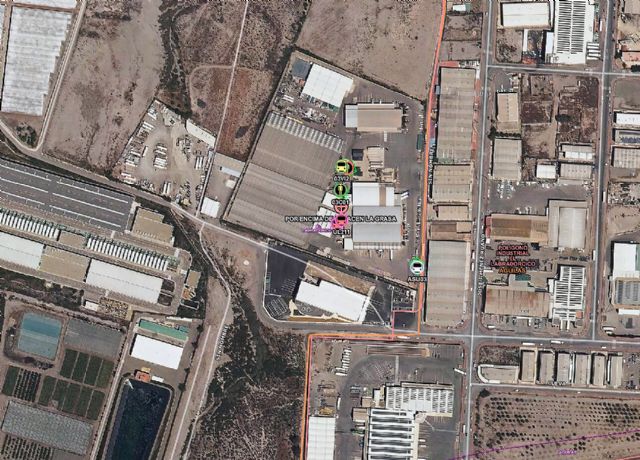 Incendio en un almacén de productos fitosanitarios en el Polígono Industrial El Labradorcico de Águilas