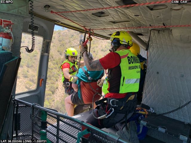Rescatan a senderista accidentado en el río Chicamo, Abanilla