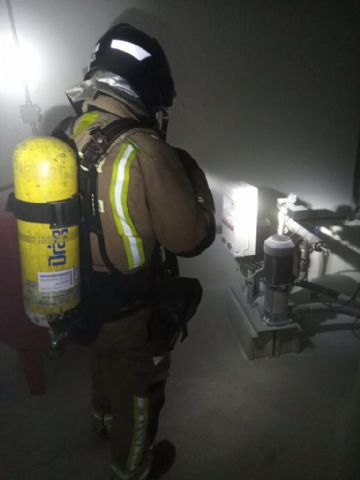 Incendio del grupo de presión de agua en un edificio en Águilas