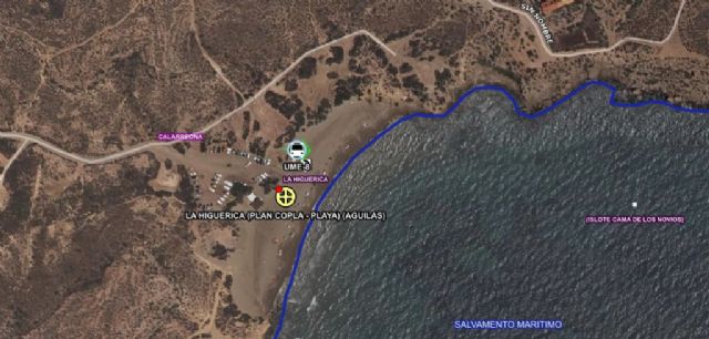 Servicios de emergencia rescatan, atienden y trasladan en estado grave a bañista en la Playa de la Higuerica, Águilas