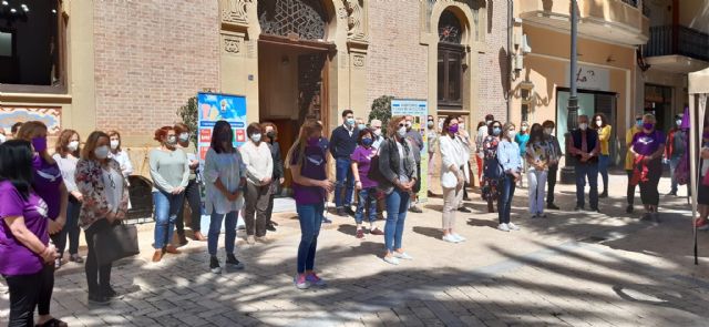 Minuto de silencio en recuerdo de las víctimas COVID con motivo del Día Internacional de la Enfermería