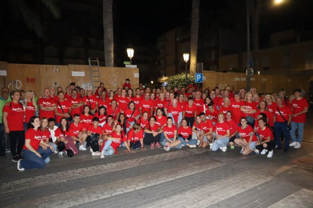 Una multitudinaria marea roja respalda a Moreno en el arranque de la campaña electoral