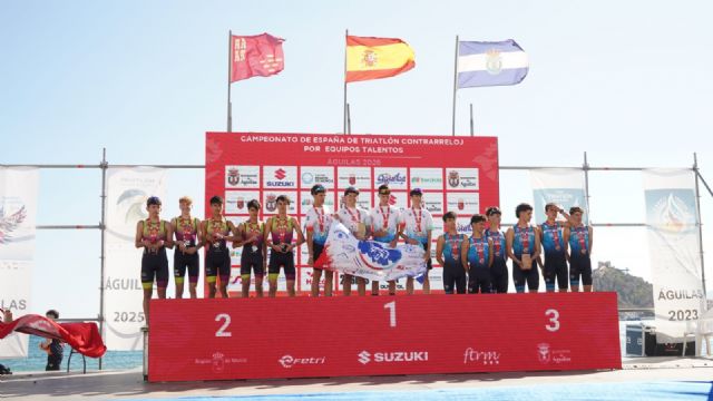 Águilas vibró con el mejor triatlón nacional en el XL Triatlón Marqués de Águilas