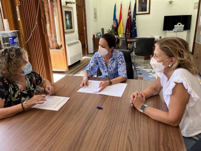 Ayuntamiento y Centro Ocupacional suscriben el convenio para la puesta en marcha del programa Respiro Familiar