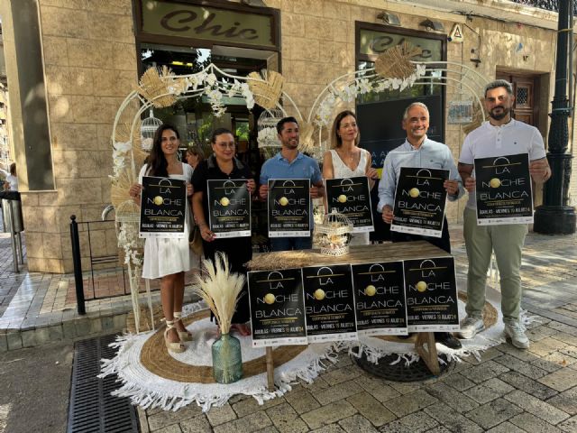 ´La Noche Blanca de Águilas´ impulsa y fomenta el comercio de proximidad de la localidad