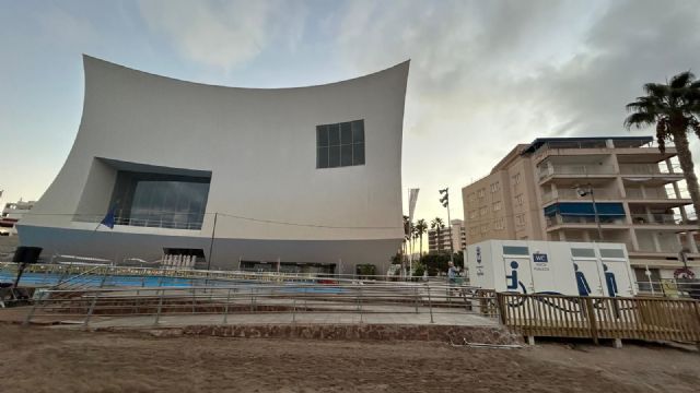 Concluida la instalación de dos módulos de aseos en la Playa de Las Delicias