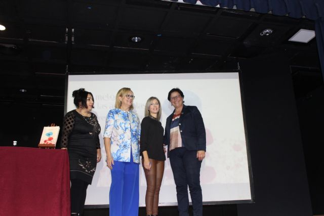 La aguileña Dolores Ibarra presenta su último libro: La melodía de las amapolas