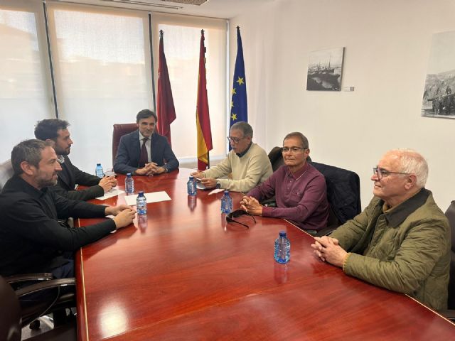 Frente común del Gobierno regional y la Asociación de Amigos del Ferrocarril de Águilas para mantener la estación de tren del municipio en su ubicación actual
