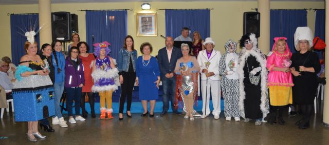 El Centro Municipal de la Tercera Edad celebra su tradicional baile de disfraces
