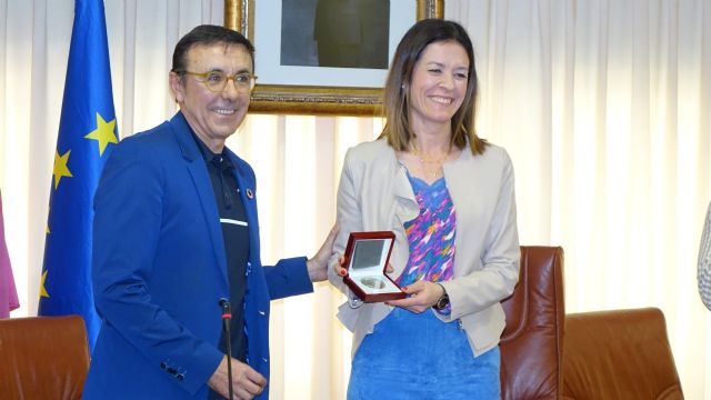 Águilas es distinguida con la medalla de plata de la FETRI por su compromiso con el triatlón