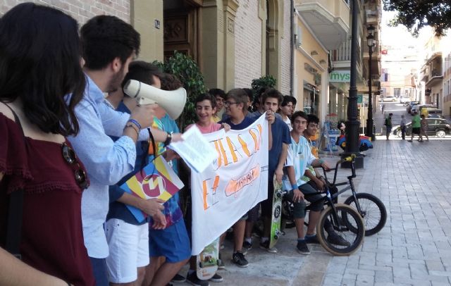 El PP pide que el Ayuntamiento de Águilas en pleno otorgue el nombre de Ignacio Echeverría 'el Héroe del Monopatín' al nuevo skatepark
