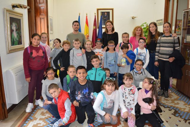 El alumnado del colegio Nuestra Señora de los Dolores visita el Ayuntamiento de Águilas