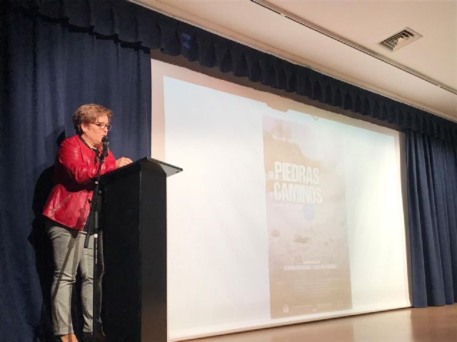 Cristina Fernández y Bernardo Hernández estrenan el corto 'De piedras y caminos'