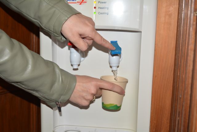 El Ayuntamiento elimina los vasos de plástico de todas las dependencias municipales