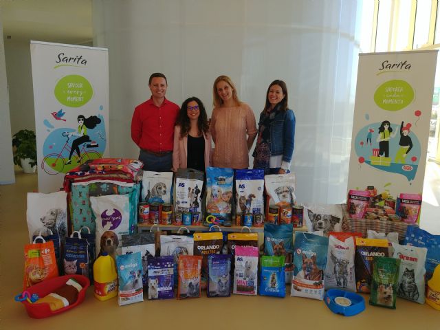 Looije entrega más de 150 kilos de pienso a Aguiproan