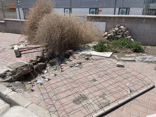 El PP denuncia el estado abandono y olvido que sufre el Polígono Industrial `El Labradrorcico´