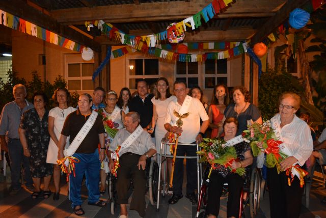 La residencia San Francisco elige a su Rey y su Reina