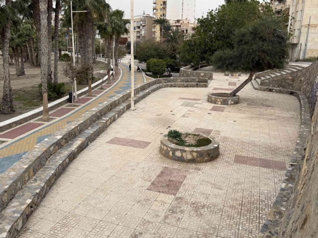 El Partido Popular exige al Gobierno socialista de Águilas actuar de inmediato para recuperar el Paseo de La Colonia