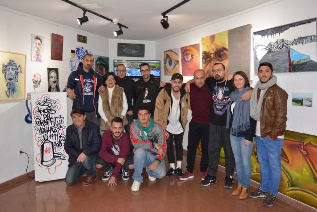 La exposición 25 años de graffiti en Águilas hace un recorrido por la historia del arte urbano de la localidad