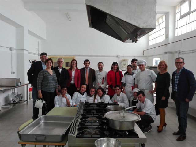 Visita a los institutos Rey Carlos III y Europa de Águilas