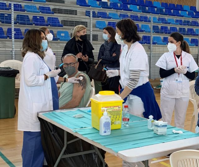 Mañana se vacunará también a las personas nacidas en 1947