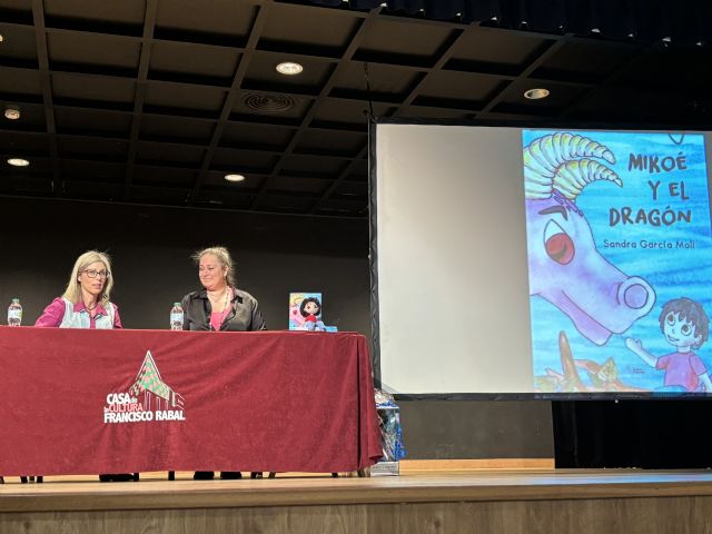 Sandra García presenta en la Casa de Cultura su libro 'Mikoé y el dragón'