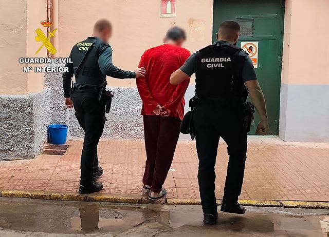 La Guardia Civil detiene a un joven y experimentado delincuente por un violento robo en Águilas
