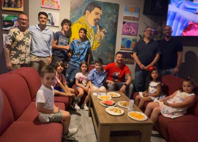 La exposición 'Pinceladas Musicales' muestra el talento de los peque&ntilde;os artistas del taller de Pedro Juan Rabal