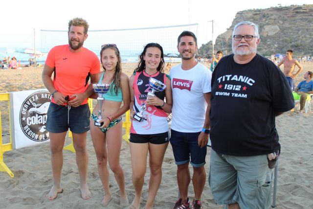 Ayer se celebraba en la playa de Calarreona de Águilas el primer torneo de Voley playa